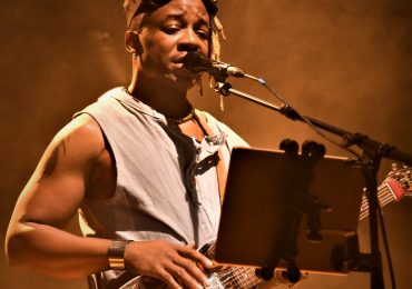 Cameroun : Blick Bassy s'intérroge sur la décolonisation et l'autonomie culturelle et artistique